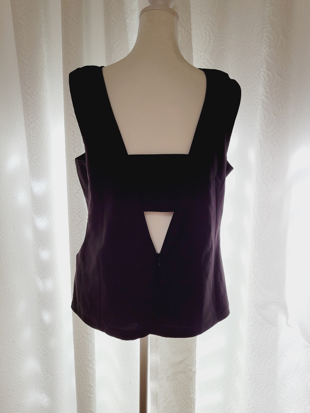 Tobi Black Sleeveless Square-Neck Tank with Front Cutout